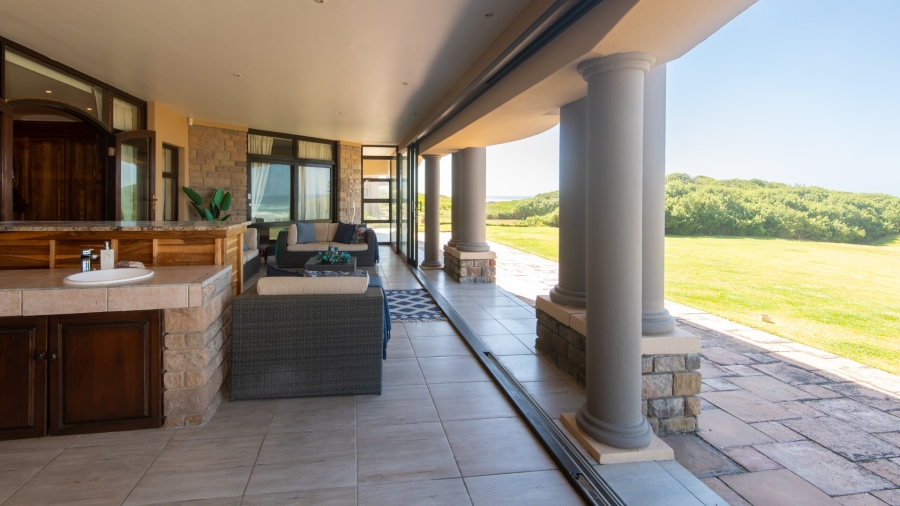 7 Bedroom Property for Sale in Outeniqua Strand Western Cape